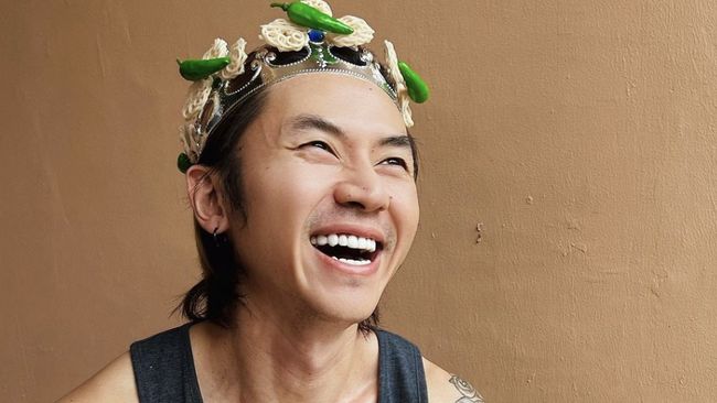 Penyanyi yang juga anggota boygrup SM*SH!, Rafael Tan, mengakui dirinya lebih banyak mendapatkan pekerjaan setelah dikenal karena kreasi seblak.