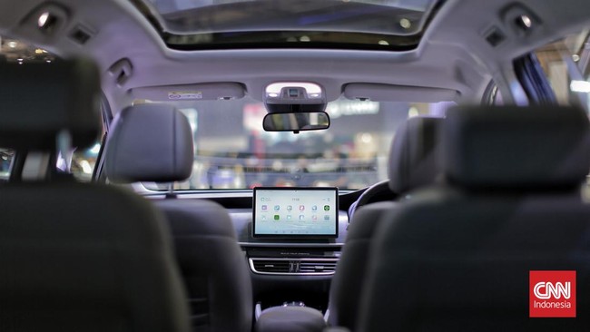 Ada efek domino dari subsidi khusus EV itu, di antaranya sejumlah pabrik mobil konvensional gulung tikar.