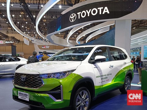 Toyota Astra Motor (TAM) menghadirkan mobil anyar pada segmen elektrifikasi yaitu Prius HEV dan Prius PHEV pada ajang Gaikindo Indonesia International Auto Show (GIIAS) 2024. Khusus model HEV, statusnya telah resmi dijual dengan banderol Rp695 juta,
