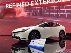 Sebulan Mengaspal di Indonesia, Berapa Banyak yang Pesan Toyota Prius Hybrid?