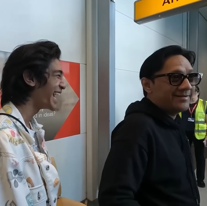 <p>Ketika mengantar Dio, Andre juga memboyong keluarganya untuk sekaligus menikmati liburan. "Kita mau antar Bang Dio kuliah di Oxford. Keren banget Bang Dio. Di situ nanti dia sekolah tapi saya jalan-jalan," kata Kenzy, putra kedua Andre. (Foto: YouTube Taulany TV)</p>