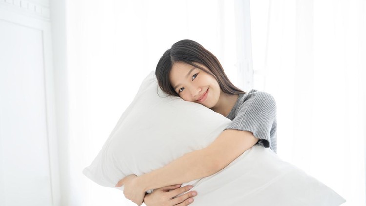 Ilustrasi bantal tidur Portrait Asian woman and pillow wake up on bed at home