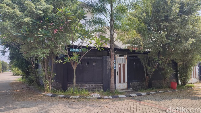 Kondisi terkini rumah TKP suami istri lansia di Bogor yang ditemukan tewas membusuk. Kondisi terkini rumah TKP suami istri lansia di Bogor yang ditemukan tewas membusuk.