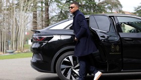 Kasus Unik Mbappe: Koleksi Mobil Mewah, Tak Boleh Nyetir