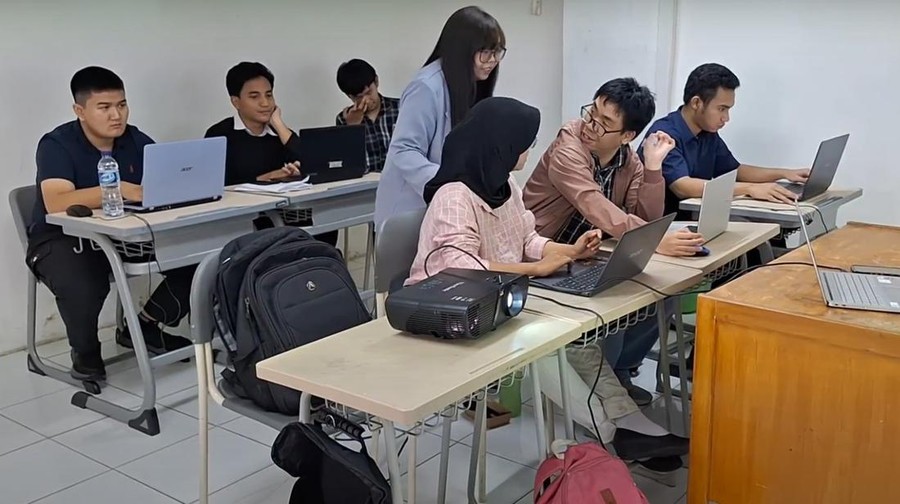 Mahasiswa Berkebutuhan Khusus saat kuliah di PNJ