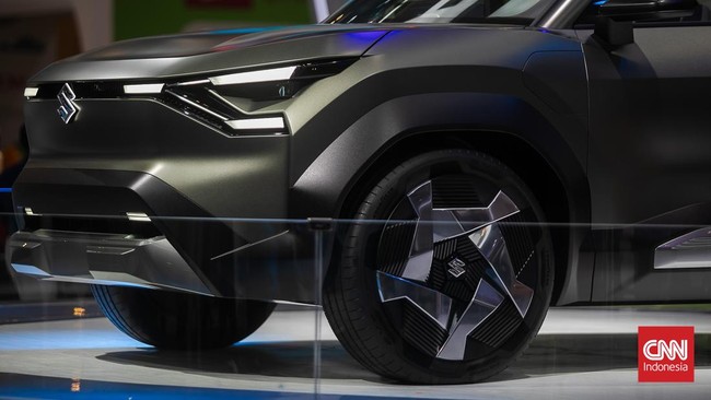 Suzuki eVX merupakan mobil listrik konsep yang didesain bisa digunakan di dalam kota plus punya kemampuan offroad yang diturunkan dari mobil 4WD Jimny.
