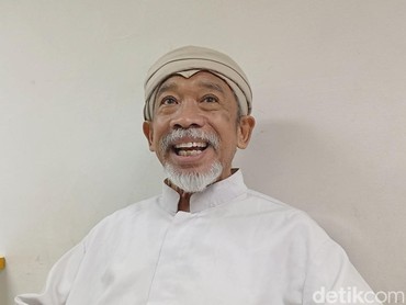 img-title Makam Amblas Tak Terawat, Nurul Qomar Dulu Dikenal Orang yang...