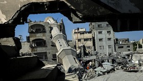 Israel Bom Masjid-Sekolah Tempat Penampungan Pengungsi Gaza, 26 Tewas