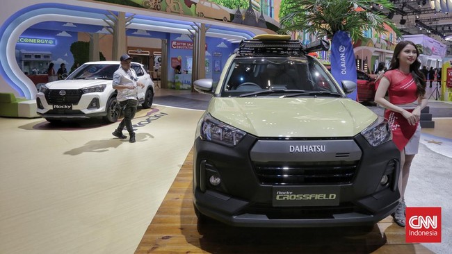 Daihatsu Rocky Crossfield menggunakan aksesori penunjang penampilan.