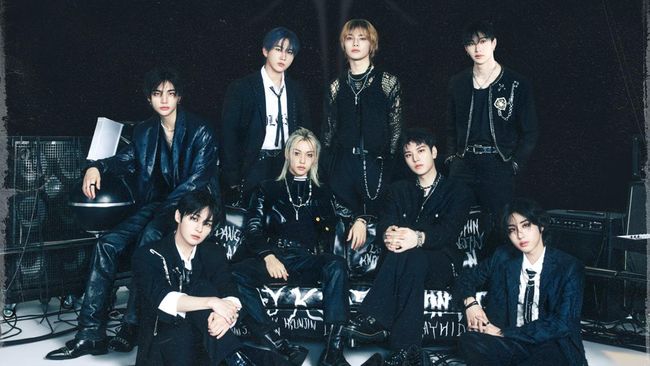 Seluruh member Stray Kids resmi memperpanjang kontrak dengan agensi JYP Entertainment lebih awal.
