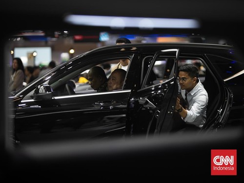 Suasana stand kendaraan Hyundai saat pameran automotif Gaikindo Indonesia Internasional Auto Show (GIIAS) 2024 di Indonesia Convention Exhibition (ICE) BSD, Serpong, Kabupaten Tangerang, Banten, Kamis, 18 Juli 2024. (CNN Indonesia/ Adi Ibrahim)