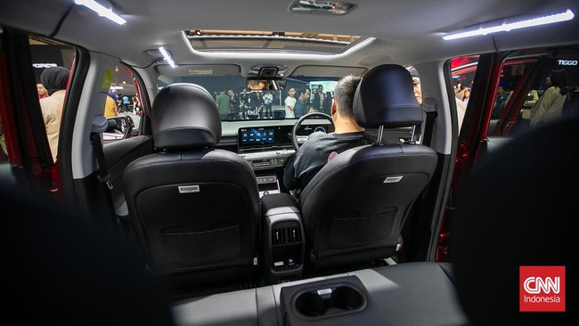 Merek China Cuma 1 Toyota Kijang Innova tetap bertahan menjadi mobil terlaris pada periode tersebut meski mengalami penurunan penjualan pada April 2025.