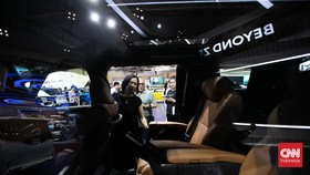 Penjualan Mobil April 2025 Anjlok Nyaris 30 Persen