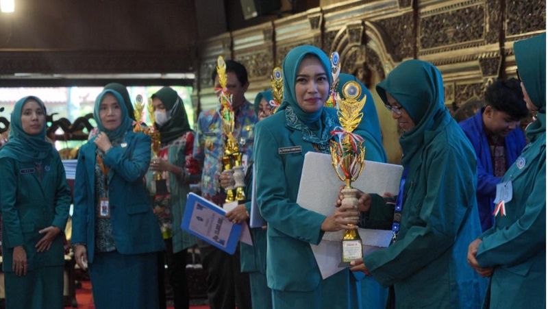 Perayaan Hari Kesatuan Gerak (HKG) ke-52 Pemberdayaan Kesejahteraan Keluarga (PKK) di Kabupaten Klaten bertabur prestasi penghargaan.