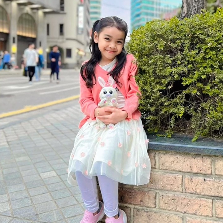 <p>Putri sulungnya, Siti Aafiyah lahir pada 19 Maret 2018 melalui program bayi tabung. Saat ini Aafiyah sudah berusia 6 tahun. (Foto: Instagram @ctdk)</p>