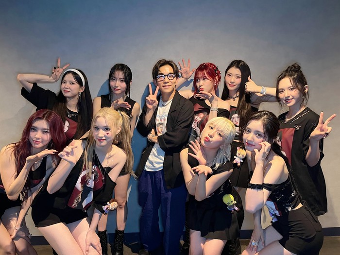 Di hari terakhir konser tunggal Kep1er di Jepang, girlband Korea ini bertemu dengan Kazuki s**t kingz di belakang panggung. Salah satu personel dance performance group asal Jepang tersebut merupakan concert director “Kep1going”. / Foto: x.com/kep1er_jp