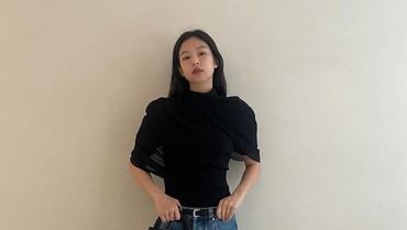 img-title Jennie Menangis Nyanyikan 'Twin', Disebut Ingat Hubungan di Masa Lalu