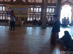 Tak Hanya Agama, Santri di Cirebon Dibekali Ilmu Lawan Hoax