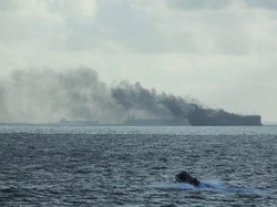 Tabrakan Dekat Singapura-Malaysia, 2 Kapal Tanker Minyak Terbakar