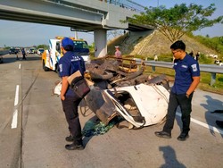 Penampakan Ringseknya Pikap Angkut Kambing Kecelakaan di Tol Sragen