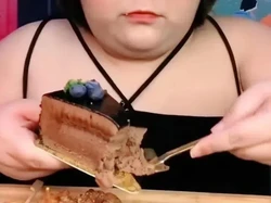 Awal Mula Seleb Mukbang Tewas Mendadak saat Live, Tak Stop Makan 10 Jam