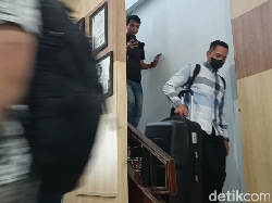 KPK Periksa 3 Pejabat Disdik Semarang Saat Penggeledahan