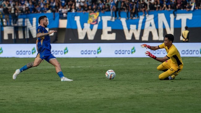 Berikut jadwal siaran langsung Persib vs PSM di Liga 1 yang akan digelar di Stadion Gelora Bandung Lautan Api.