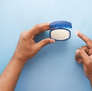 6 Manfaat Petroleum Jelly untuk Kesehatan dan Kecantikan Kulit, Sudah Tahu?