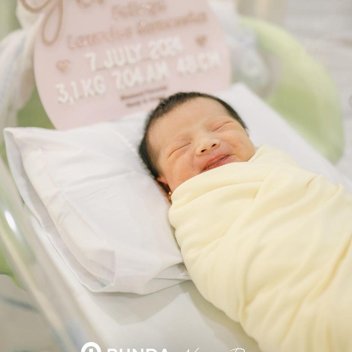 <p>Sejak kelahirannya, Baby Felicya sudah menarik perhatian banyak orang. Ketika difoto, dirinya selalu memberikan senyuman yang manis. (Foto: Instagram: @anggimarito @nafaspertama)</p>