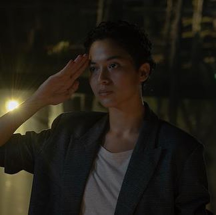 <p>Putri Marino kembali mencuri perhatian. Penampilan terbarunya di film <em>Kabut Berduri</em> sukses kejutkan netizen. Ia tampil dengan gaya rambut yang sangat pendek. (Foto: Instagram @palarifilms)</p>