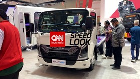 VIDEO: Truk Gendong Baterai Isuzu Elf EV Melantai di GIIAS 2024