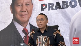 Jejak Singkat Hasan Nasbi Kepala PCO: Layu Sebelum Berkembang