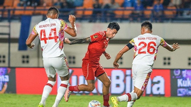 Borneo Hajar Persik, Gol Lilipaly hingga Ronaldo Diusir Borneo FC sukses mengalahkan Persik Kediri 2-1 dalam pertandingan pamungkas Liga 1 2024/2025 di Stadion Brawijaya Kediri, Jumat (23/5) sore.