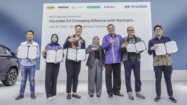 Hyundai bakal membangun ekosistem dengan menambah lebih dari 400 charging station dalam jaringan pengisian daya Hyundai.