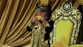 Malaysia Punya Raja Baru, Hobi Naik Moge