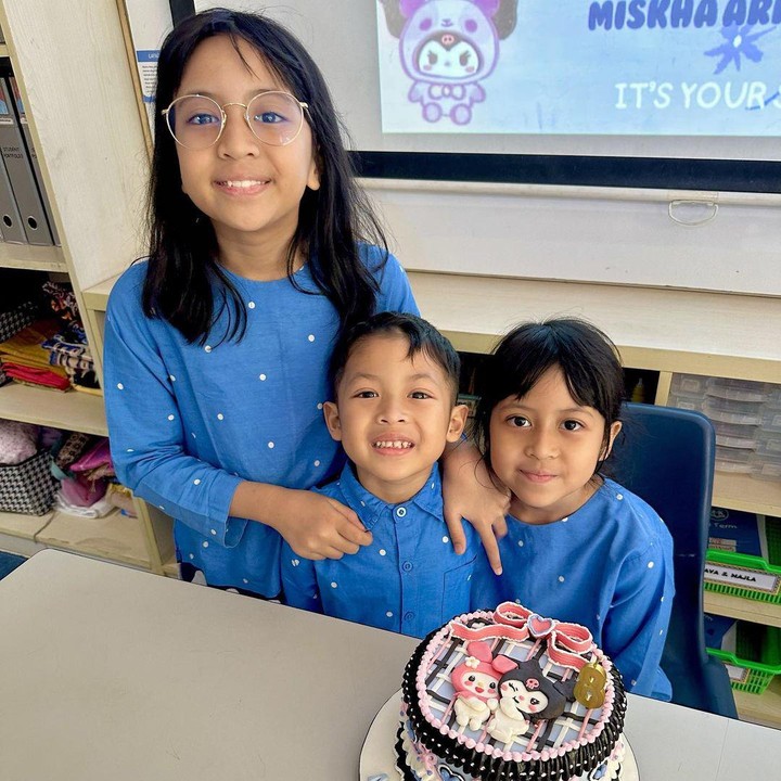 <p>Banyak netizen yang turut berbahagia dengan kekompakan Desta dan Acha dalam mengasuh anak-anaknya. Tidak sedikit yang mendoakan agar mereka selalu akur dan kompak. (Foto: Instagram: @desta80s)</p>