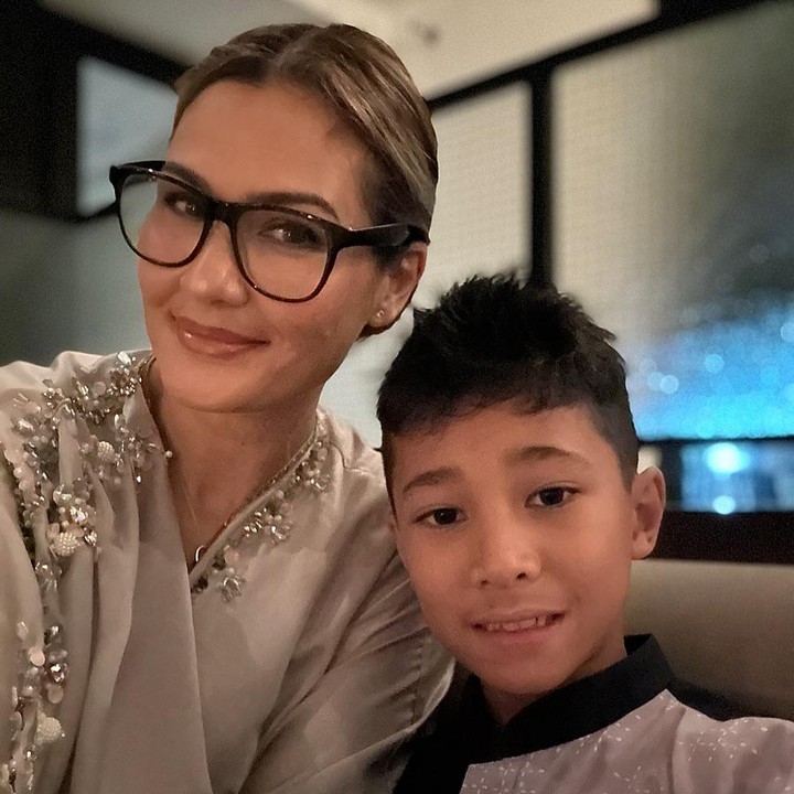 <p>Rima Melati menikah dengan Marcell Siahaan pada tahun 2009, Bunda. Kebahagiaan keduanya pun semakin lengkap dengan kelahiran seorang putra tampan yang dinamai Seth Ananda Siahaan. (Foto: Instagram: @rimamelati)</p>