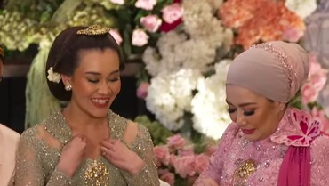 Senyuman Aaliyah di Acara Siraman Dicibir, Mudjie Massaid Pasang Badan