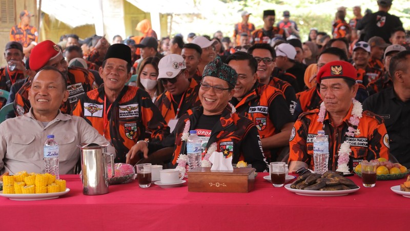 Bupati Bandung Dadang Supriatna disebut sebagai sosok yang sederhana dan merakyat.