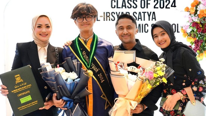 Bintang anak Christy Jusung dan Hengky Kurniawan bersama Sonya Fatmala