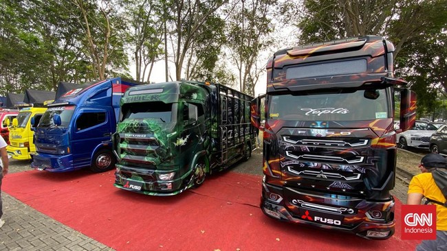 Ada ratusan anggota komunitas Canter yang mayoritas berasal dari wilayah Jabodetabek, Jawa Barat, dan Jawa Tengah memenuhi booth Mitsubishi Fuso di Hall 2.