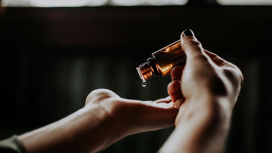 Ilustrasi essential oil