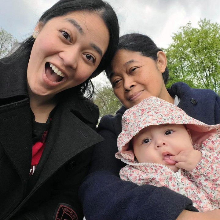 <p>Kesederhanaan keluarga Gracia Indri kerap menyita perhatian netizen, nih. Banyak yang ikut bahagia melihat momen mereka. Tak sedikit pula yang malah salfok dengan penampilan ibunda Gracia. (Foto: Instagram @graciaz14)</p>