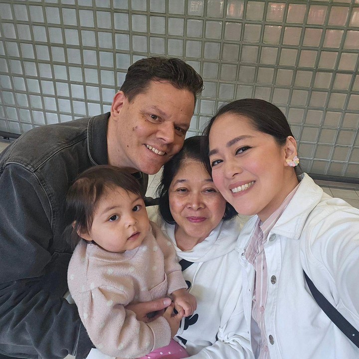 <p>Gracia Indri bahagia menjalani kehidupan di Belanda. Ia bersama suami bulenya, Jeffrey sibuk mengasuh putri mereka yang bernama Nova Lynn Slijpen. Tak jarang, ibunda Gracia ikut serta memomong cucu. (Foto: Instagram @graciaz14)</p>