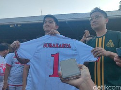 Beri Jersey Surakarta 1, Kaesang Usung Mangkunegara X di Pilkada Solo