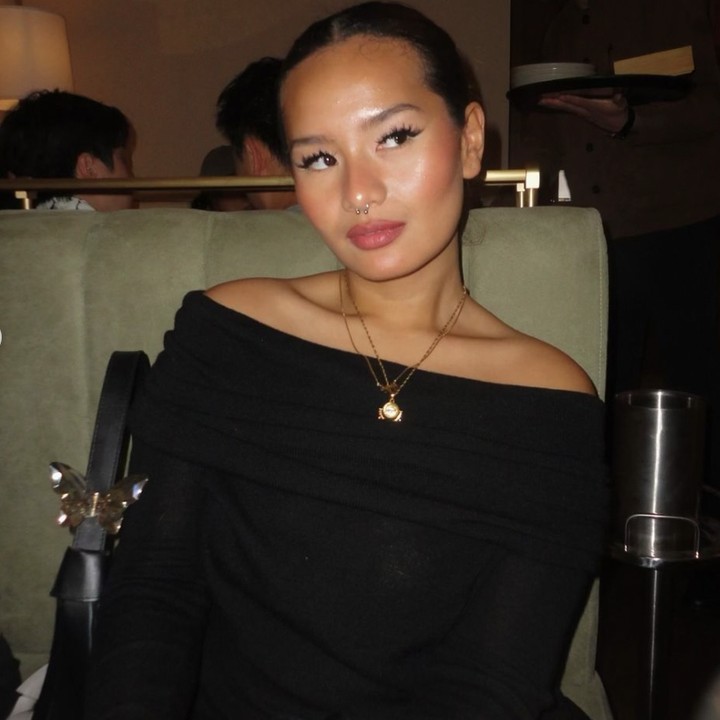 <p>Putri pertama Reza Artamevia yang bernama Zahwa Massaid kini diketahui menetap di New York, Amerika Serikat. Ia telah lama tinggal di negara tersebut sejak kuliah di Fashion Institute of Technology. Setelah lulus pada 2023, ia memutuskan untuk tetap tinggal di Negeri Paman Sam.&nbsp;(Foto: Instagram @zahwamassaid)</p>