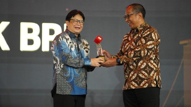 BRI sukes menyabet penghargaan Best Risk Management pada ajang CNN Indonesia Awards.