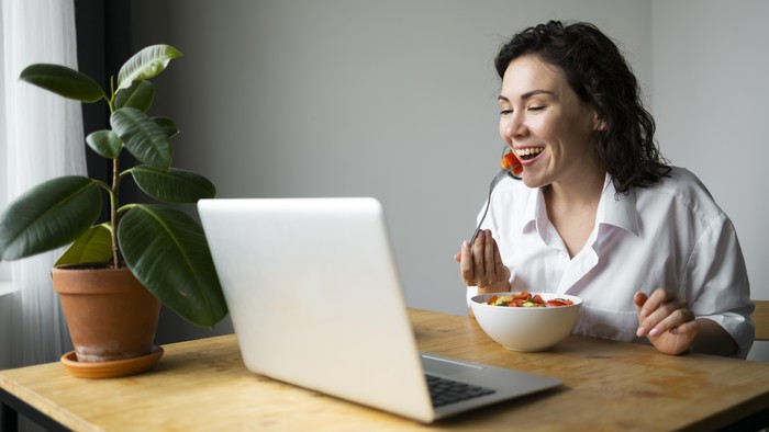 Ide camilan sehat untuk diet di kantor/ Foto: Freepik.com/freepik