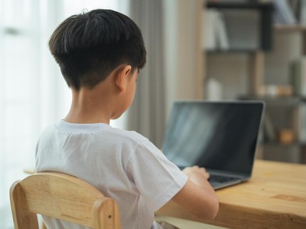 Apakah Internet Membuat Anak Pintar atau Hanya Menghibur Saja? Simak Hasil Studi