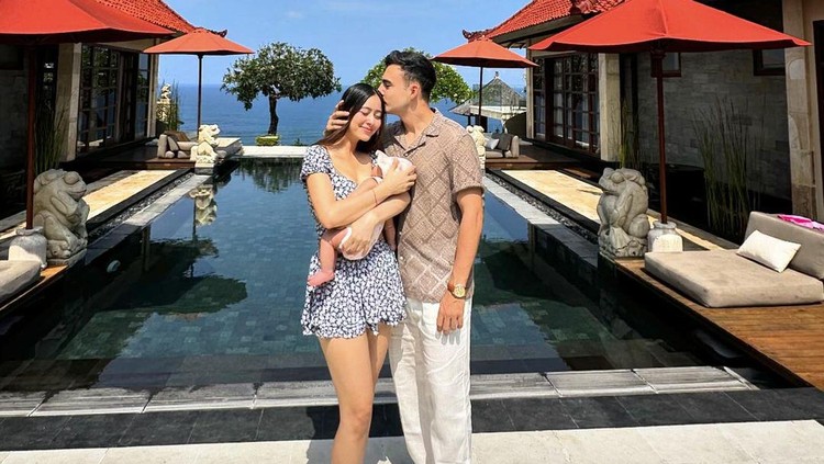 Indra Brotolaras dan Laura Theux